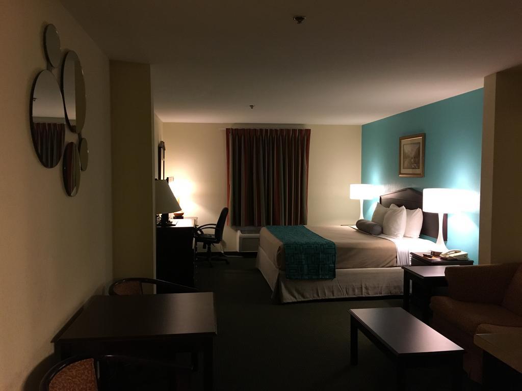 ฮาวเวิร์ด จอห์นสัน บาย วินด์แฮม ฮูมา Hotel โฮมา ภายนอก รูปภาพ