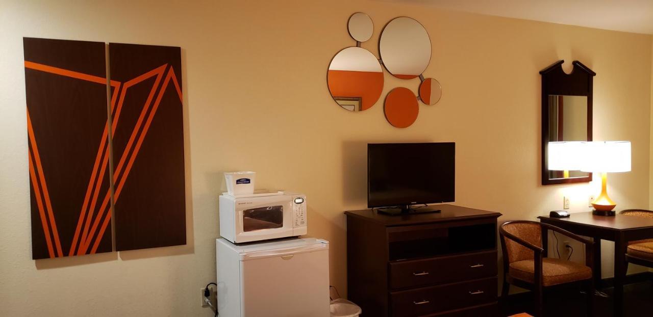 ฮาวเวิร์ด จอห์นสัน บาย วินด์แฮม ฮูมา Hotel โฮมา ภายนอก รูปภาพ